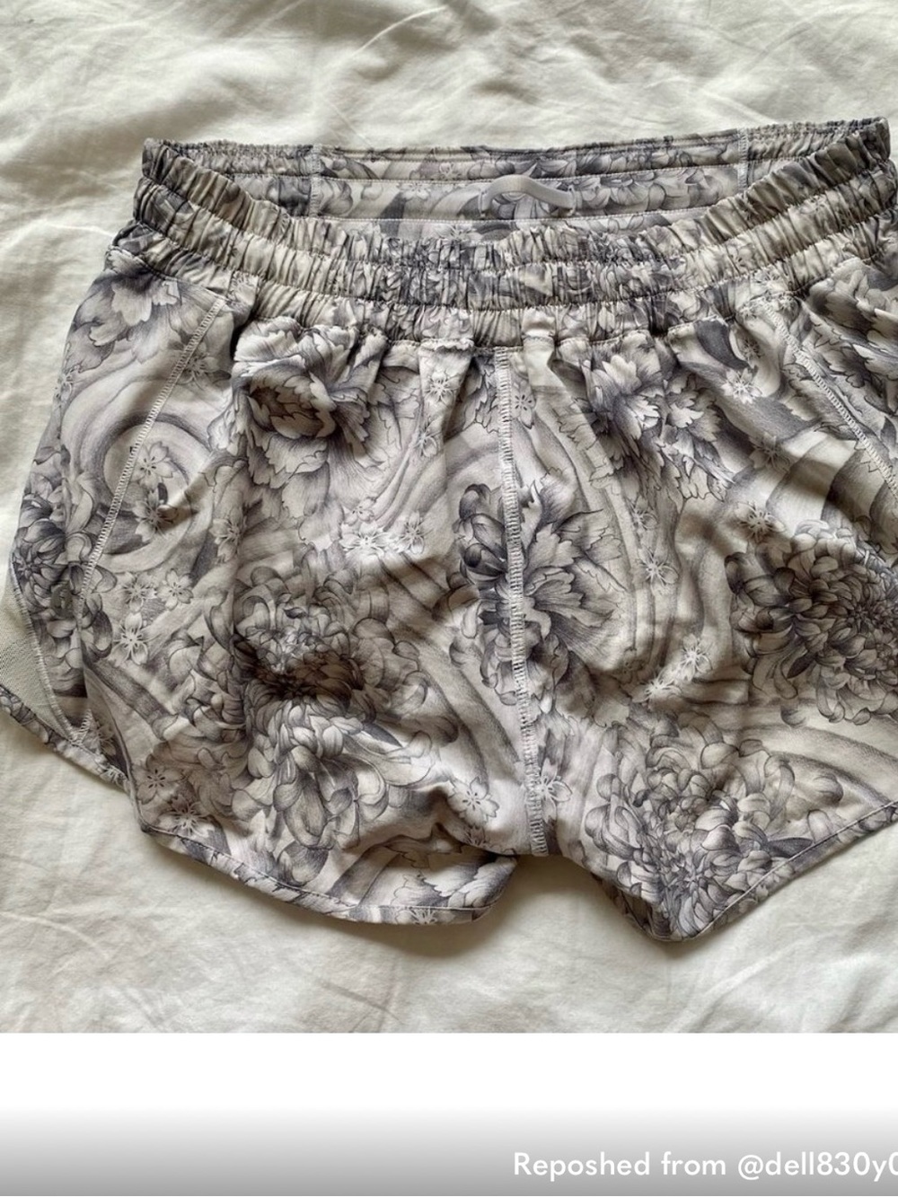 Lululemon Hotty Hot Low-Rise Lined Short 2.5"